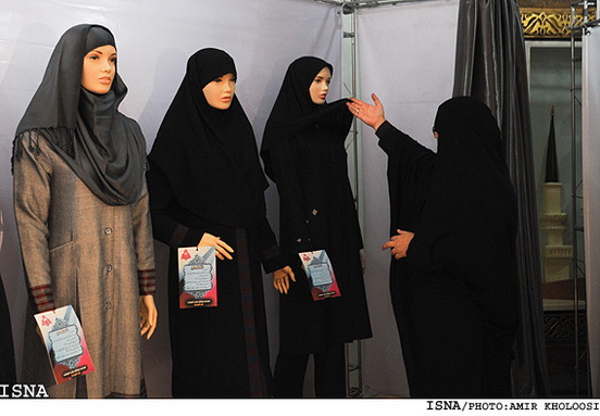 لباس زن کارمند ایرانی